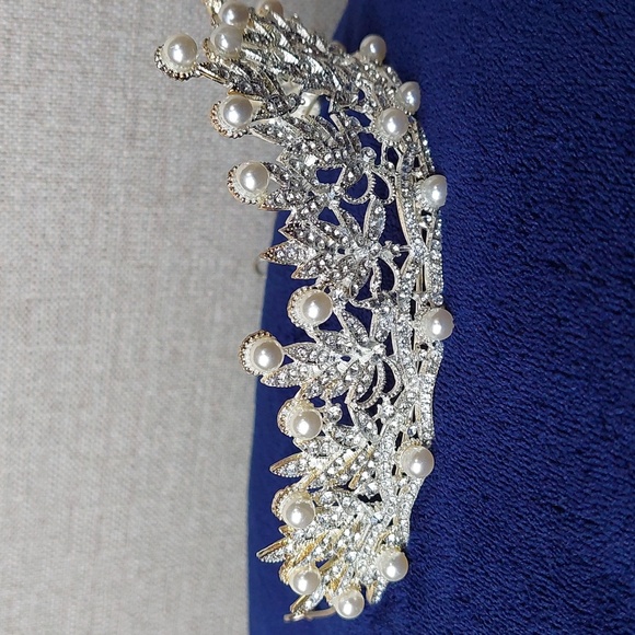 Silver Rhinestone And Pearl Adult Bridal Crown main image 15